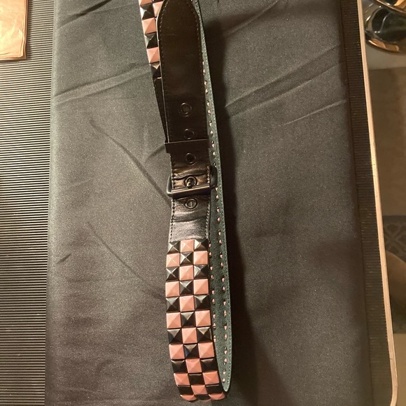 Pink & Black Checkerboard pattern on black leather Sz 42   47” length 1.5” Wide - Picture 3 of 8